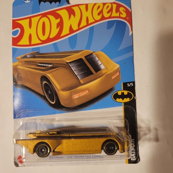 Hot Wheels Batman: The Animated Series Batman Diecast Gold Car Ages 3+ - Picture 8 of 14
